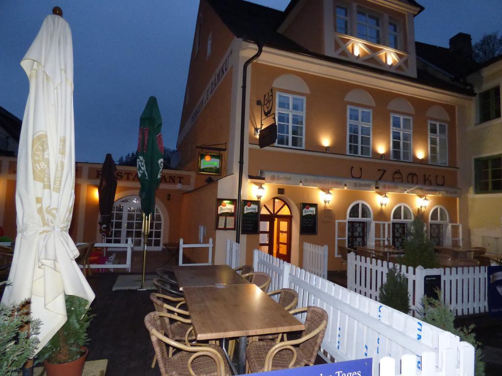 Penzion - Restaurant U Zamku เบชอฟ นาด เทอโพล ภายนอก รูปภาพ