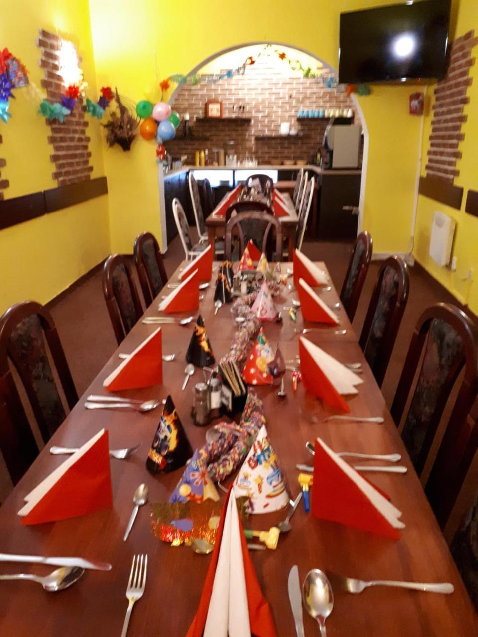 Penzion - Restaurant U Zamku เบชอฟ นาด เทอโพล ภายนอก รูปภาพ