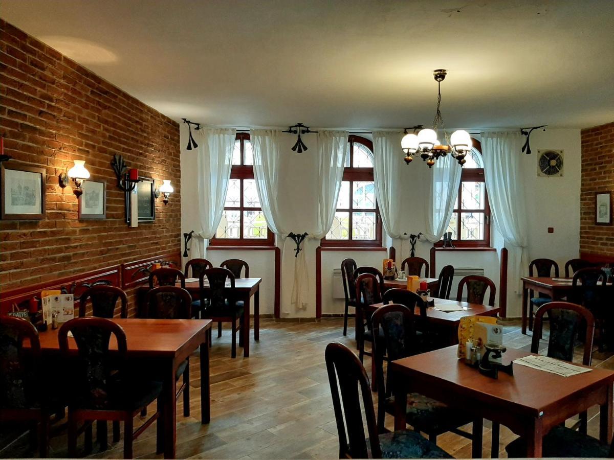 Penzion - Restaurant U Zamku เบชอฟ นาด เทอโพล ภายนอก รูปภาพ